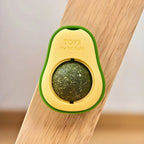 Aguacate de juguete con hierba gatera para gatos