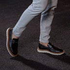 Mocasines elegantes negros con suela de tractor para hombre 