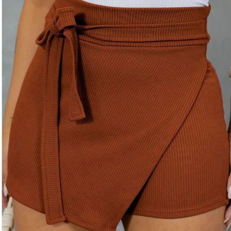 Falda corta de mujer