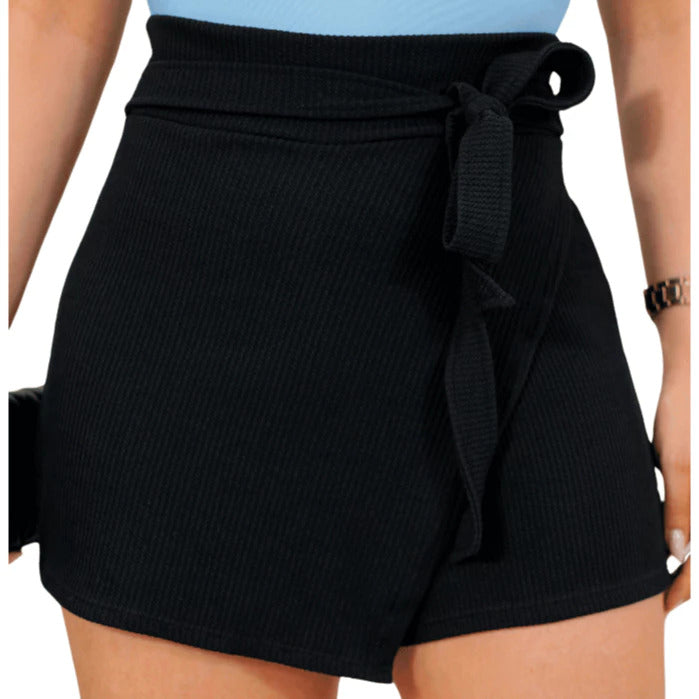 Falda corta de mujer